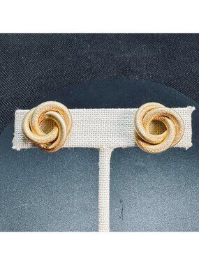 Sarah Coventry Triple Circle Clip On Earrings Gold Tone Size 0.75'' Diameter